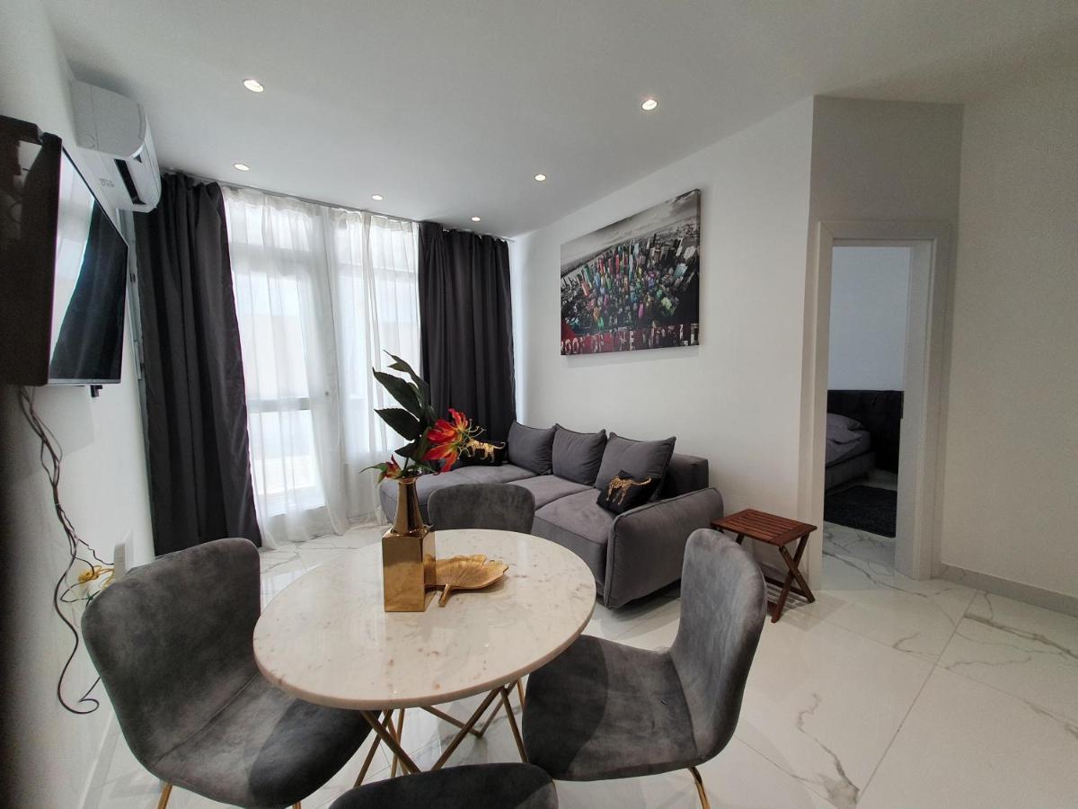 Lavin Apartment *