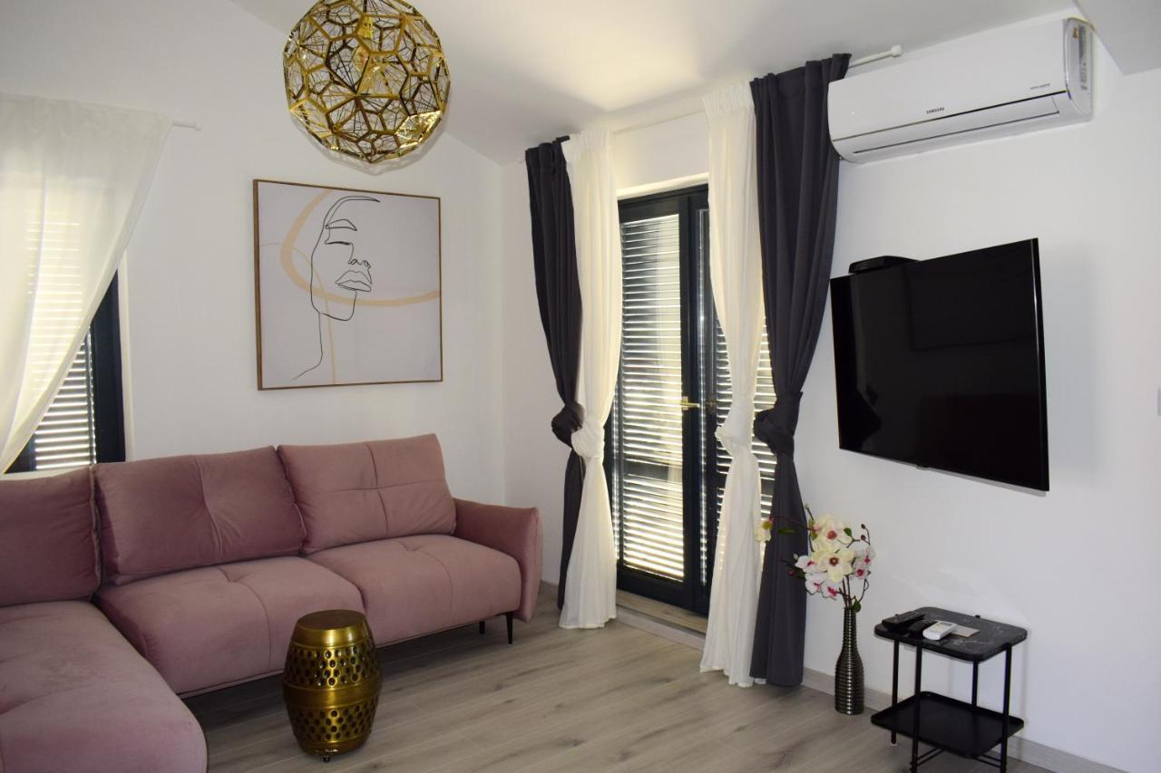 Lavin Apartment *